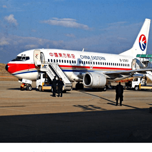 鄂尔多斯伊金霍洛空运公司航空快运业稳步发展的原因是什么？